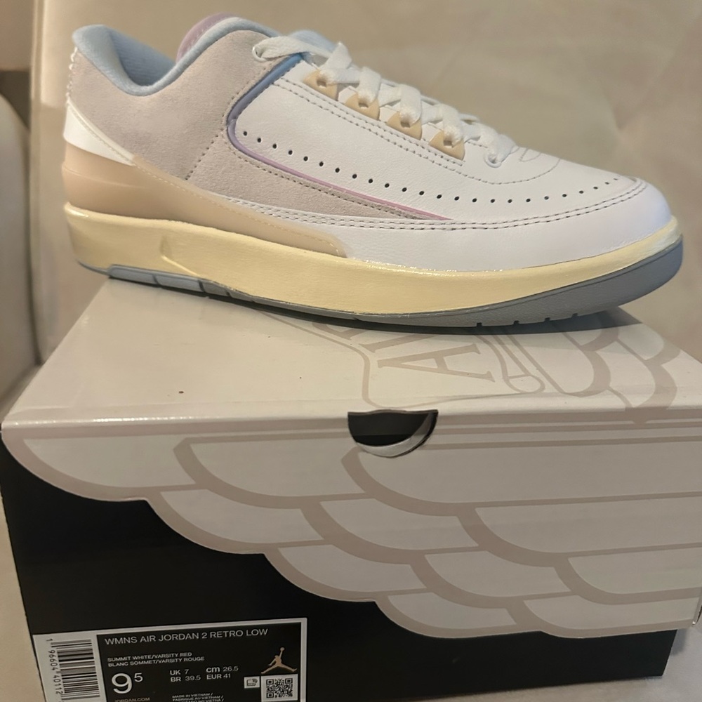 Women’s Jordan Retro 2 NWT in original box